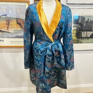 Vintage 1960s Hong Kong made silk brocade smoking jacket style robe